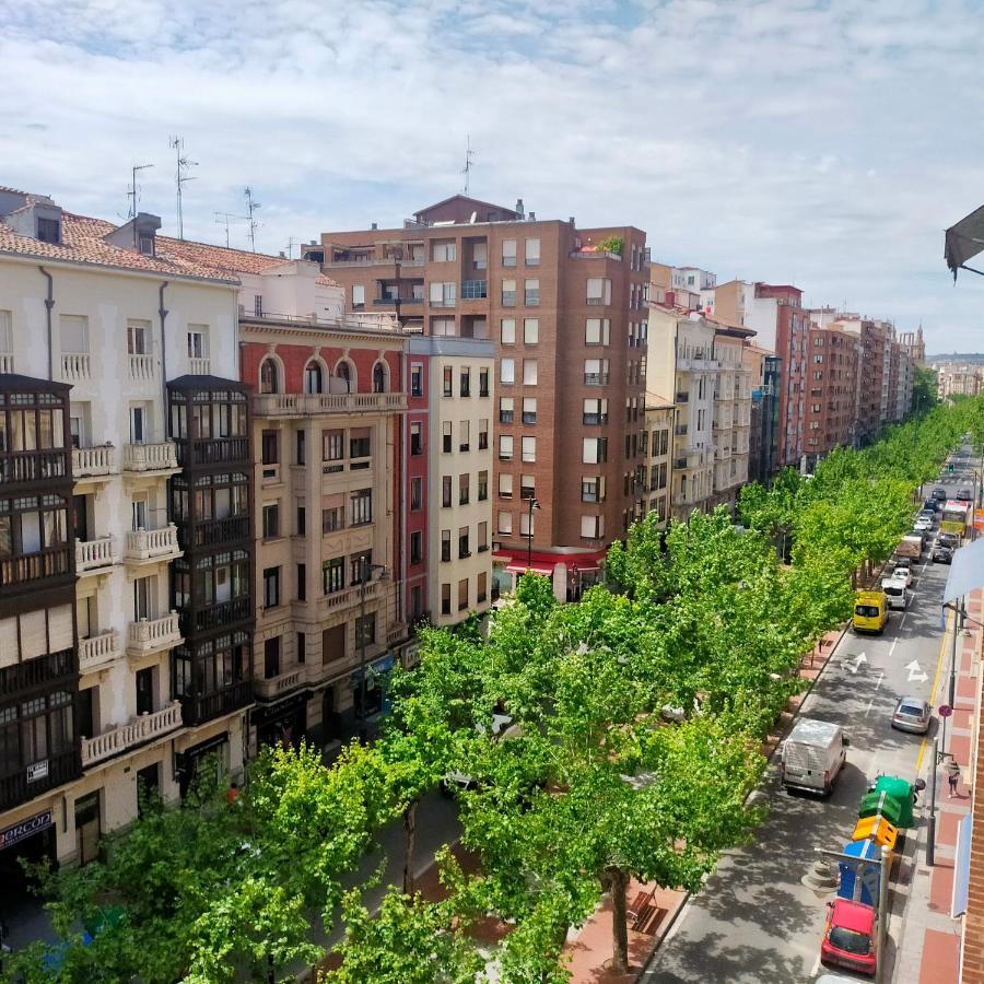 La Puerta Al Centro De Logrono Vino Crianza Y Desayuno Incluidos Apartamento Exterior foto